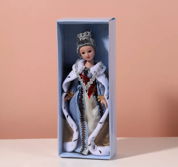 Muñeca de cerámica estilo palacio.