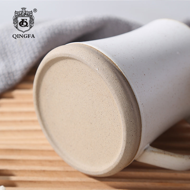 Taza creativa con patrón de conejo pintado a mano estilo gres